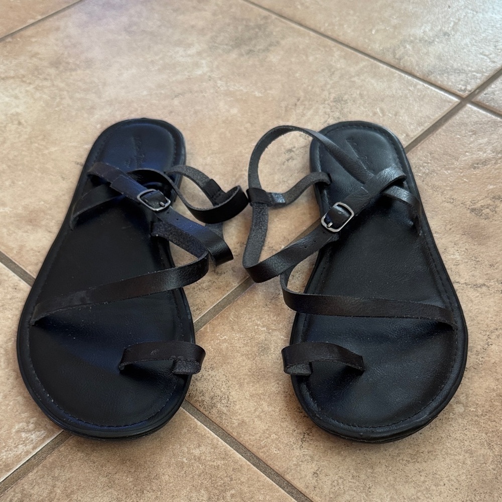 Universal Thread Black Strappy Sandals